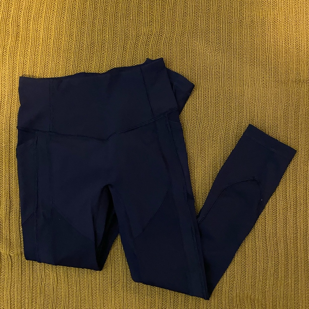 Like new Lululemon All the right places 23” Sz4